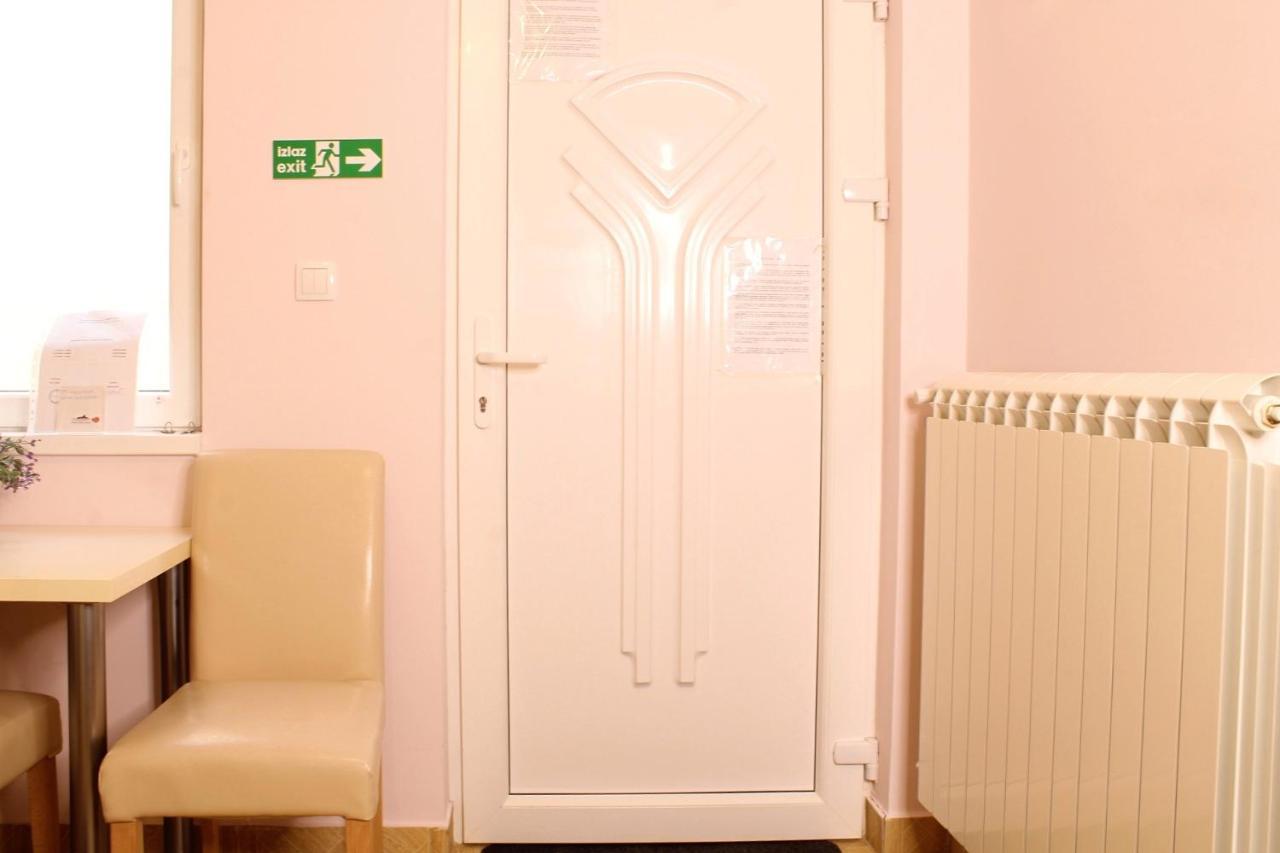 Apartments Paradisos Kragujevac Exterior foto